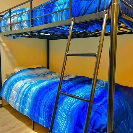 Stop Inn Stay Hostel Houston Bagian luar foto