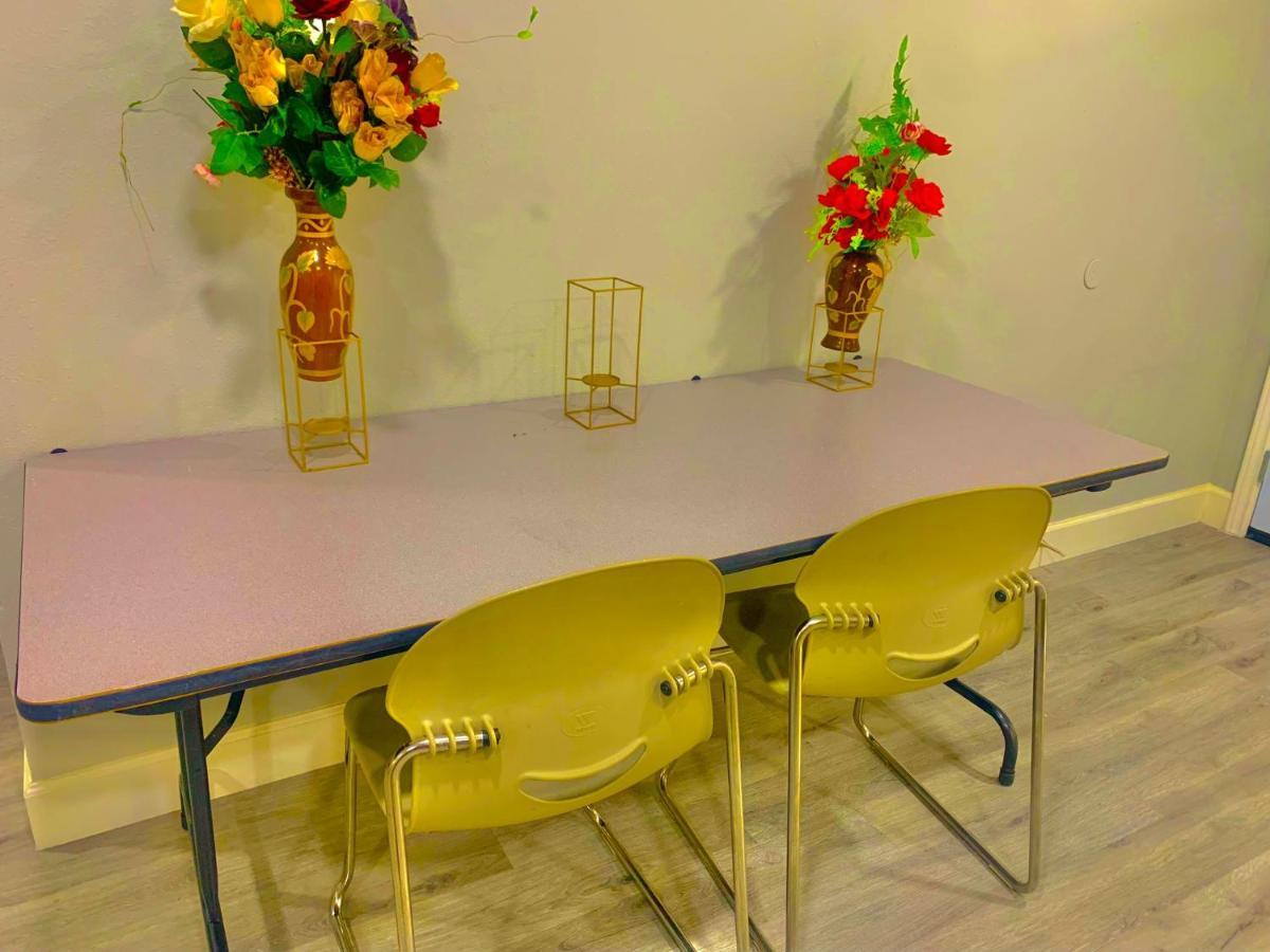 Stop Inn Stay Hostel Houston Bagian luar foto